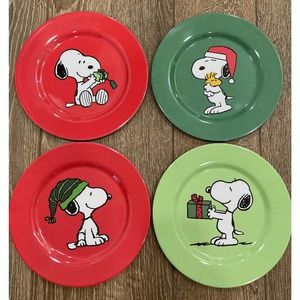 Set 4 HAPPY HOLIDAYS Snoopy Peanuts 9” Melamine Plates Christmas NEW Red Green